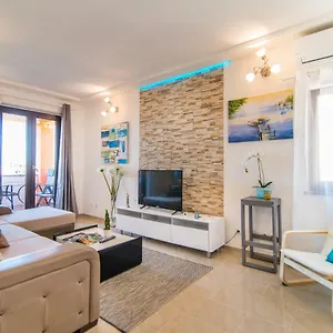 Apartment Charming House On The Beach, Pula