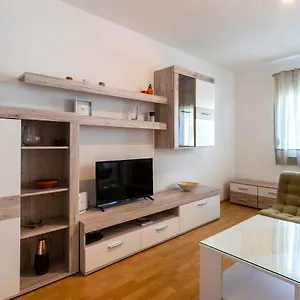 Apartment Anna With Free Private Parking, Pula